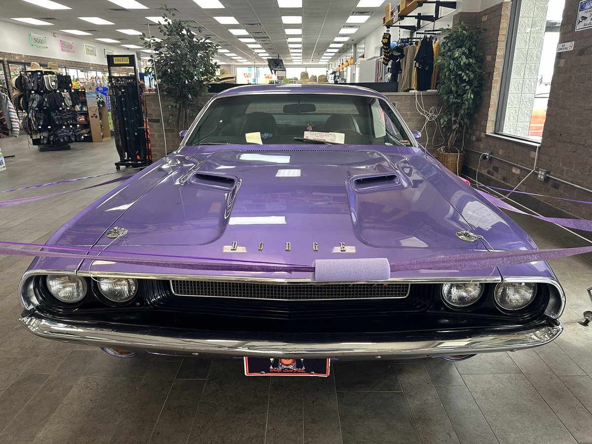 xbaxterx's tweet photo. #roadxtrip #travel #photography #dodge #dodgechallenger #challenger #cuba #missouri https://t.co/fABv8dYTol