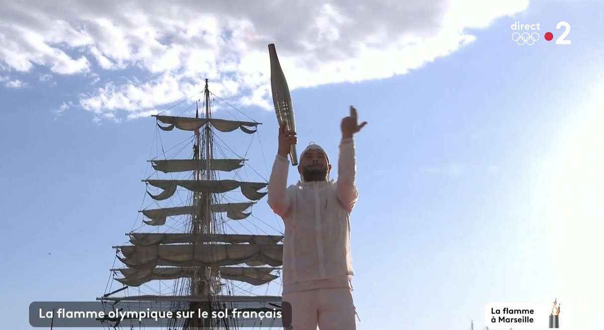 🔥🇫🇷 'Le J c'est le S. La flamme est arrivée. Que la fête commence !', réagit Gabriel Attal à l’arrivée de la flamme olympique dans les mains du rappeur JUL à Marseille. (X)