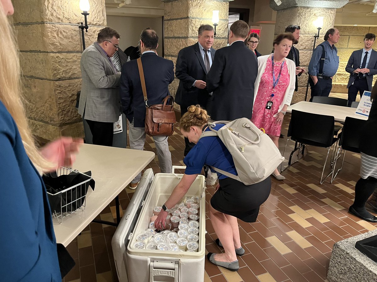 Thanks to @mnmilk for the ice cream on this lovely spring day! Farmers from around the state came to the Capitol today to promote dairy in Minnesota to legislators and staff. Commissioner @ThommyPetersen, Deputy Commissioner @afvaubel, and MDA staff joined in. #MNAg