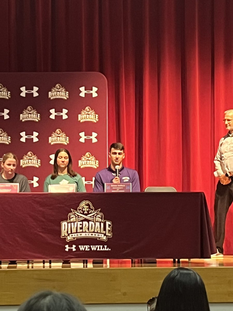 Very proud of @KonnorVonhagen for signing to play at @MountUnionFB ⚔️