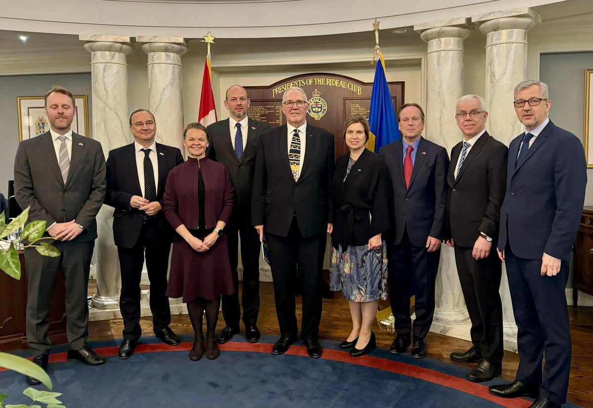 It was a great pleasure and honour to host 🇨🇦Minister of National Defence @BillBlair for Nordic-Baltic lunch. Very frank and insightful discussion on Canada’s defence policy update, NATO cooperation, and our continuous support for Ukraine. 🇨🇦🇱🇹🇱🇻🇪🇪🇩🇰🇮🇸🇸🇪🇫🇮🇳🇴 #StandWithUkraine 🇺🇦