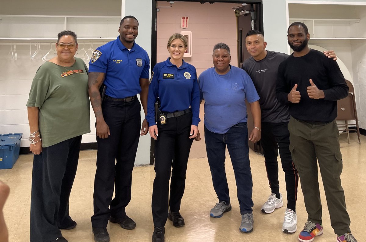 Deputy Inspector Johnny Orellana, along with your Community Affairs Officers, had another self-defense training course with the help of @KevinCRiley and @riverbaycorp . The community had a fun time requesting scenarios and getting a demonstration on what to do defensively.