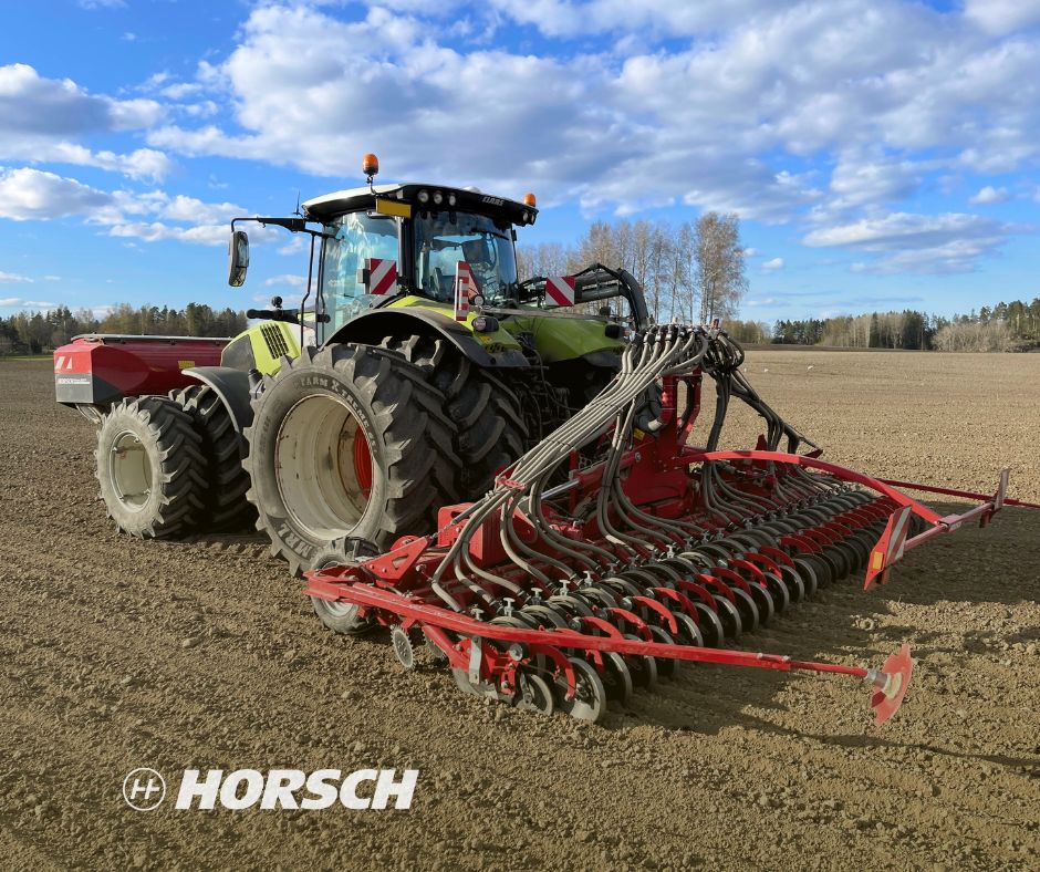Pea seeding in 🇫🇮 with the Avatar SL Why did farmer Vesa Tammilehto decide in favour of the machine? ▶ SingleDisc coulter for seeding in all conditions ▶ High coulter pressures up to 220 kg for seeding in dry conditions ▶ Catching rollers for optimum ‘seed to soil contact’