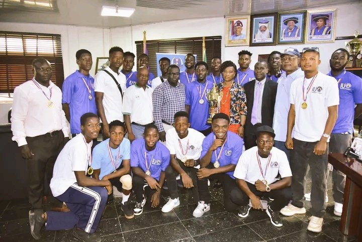 FutaTigers's tweet photo. Stand for the Champions ❤️

The Vice Chancellor, Professor Adenike Oladiji Congratulates the FUTA Tigers Over the Inter-University Football Competition Trophy won by FUTA on May 4,2024 at the Igbinedion University, Okada

#futatigers 🐅 https://t.co/lkIMevuUqg