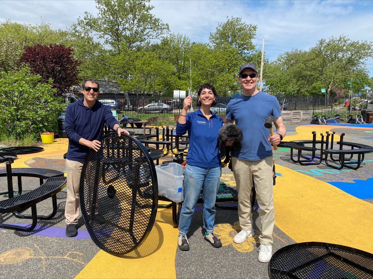 National Chair of Lewis Brisbois' #Entertainment, #Media & #Sports Practice Steven Beer recently volunteered with @CPFNYC at the Liberty Learning Garden in #Queens to prepare the space for summer #student programs! Learn more about this #nonprofit here: ow.ly/BsMl50RzL1T