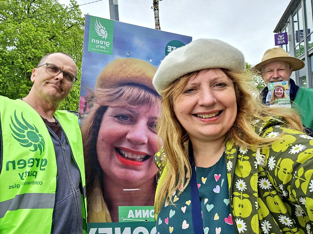 donna_cooney1's tweet image. Busy day canvassing around St Brigid's #Killester housing, playing fields, traffic and other local issues discussed on the doors. Very positive response 👍 💚 #LE2024 #KeepGoungGreen