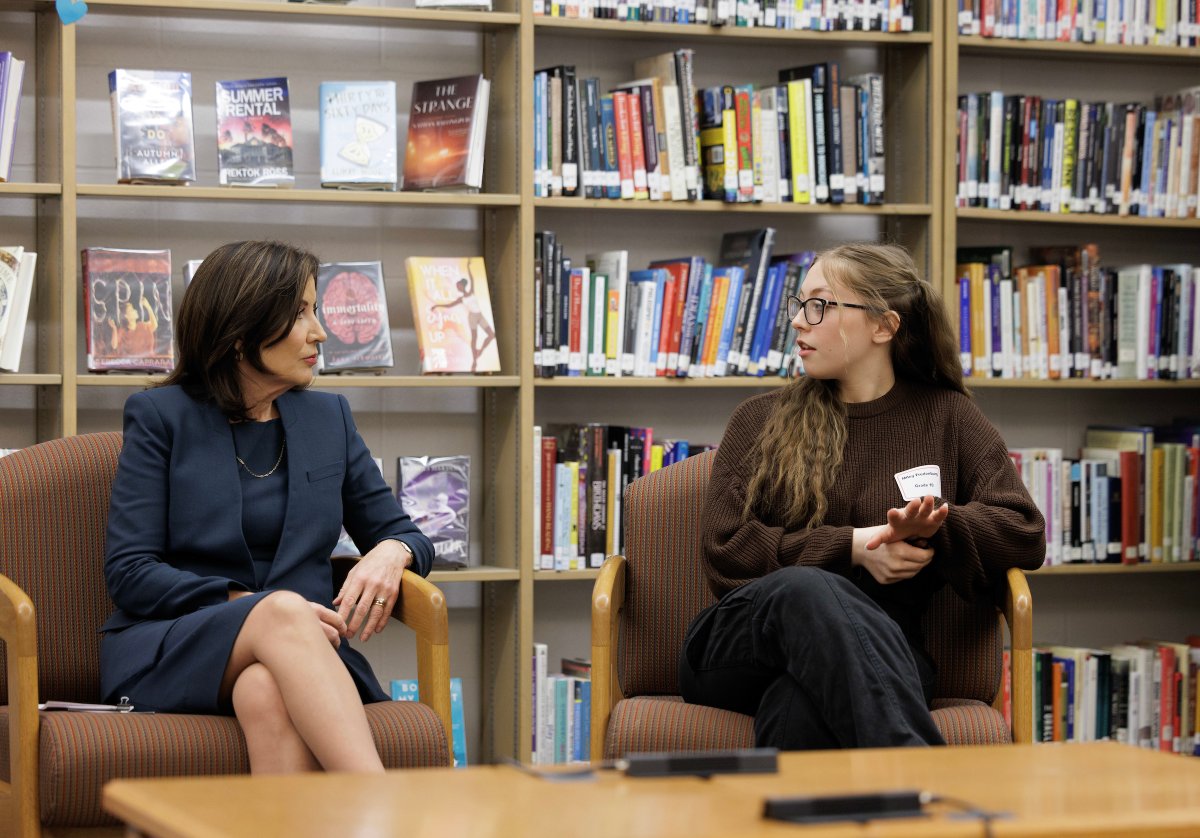 GovKathyHochul's tweet image. As a mom, I know that there’s nothing a parent wants more than for your kids to be okay.

During Children’s Mental Health Awareness Week and every day, we are making sure our kids get the mental health support they need and deserve.