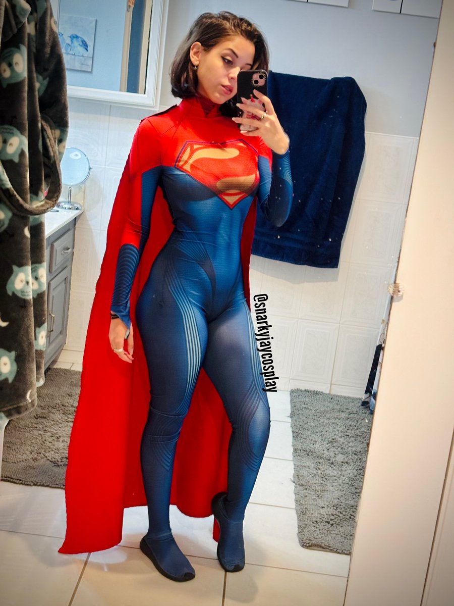 Got a new video out aaaand of course I’m wearing this (check out the walk-up) JAMES GUNN's New SUPERMAN SUIT is... INTERESTING? youtu.be/9FFRpO1gTmY