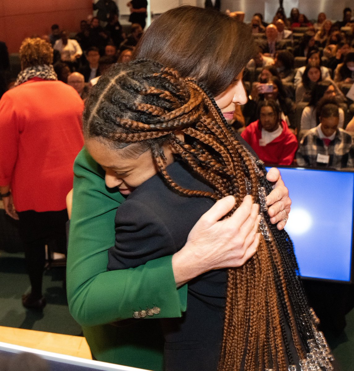 GovKathyHochul's tweet image. As a mom, I know that there’s nothing a parent wants more than for your kids to be okay.

During Children’s Mental Health Awareness Week and every day, we are making sure our kids get the mental health support they need and deserve.