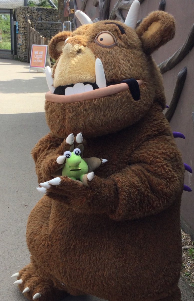 HallamFieldsJS's tweet image. Our ‘maths-cot’ Tiny accompanied our year 4s to the zoo today and guess who he found… “he has knobbly knees and turned out toes and a poisonous wart at the end of his nose. He’s the…” @WhiteRoseEd