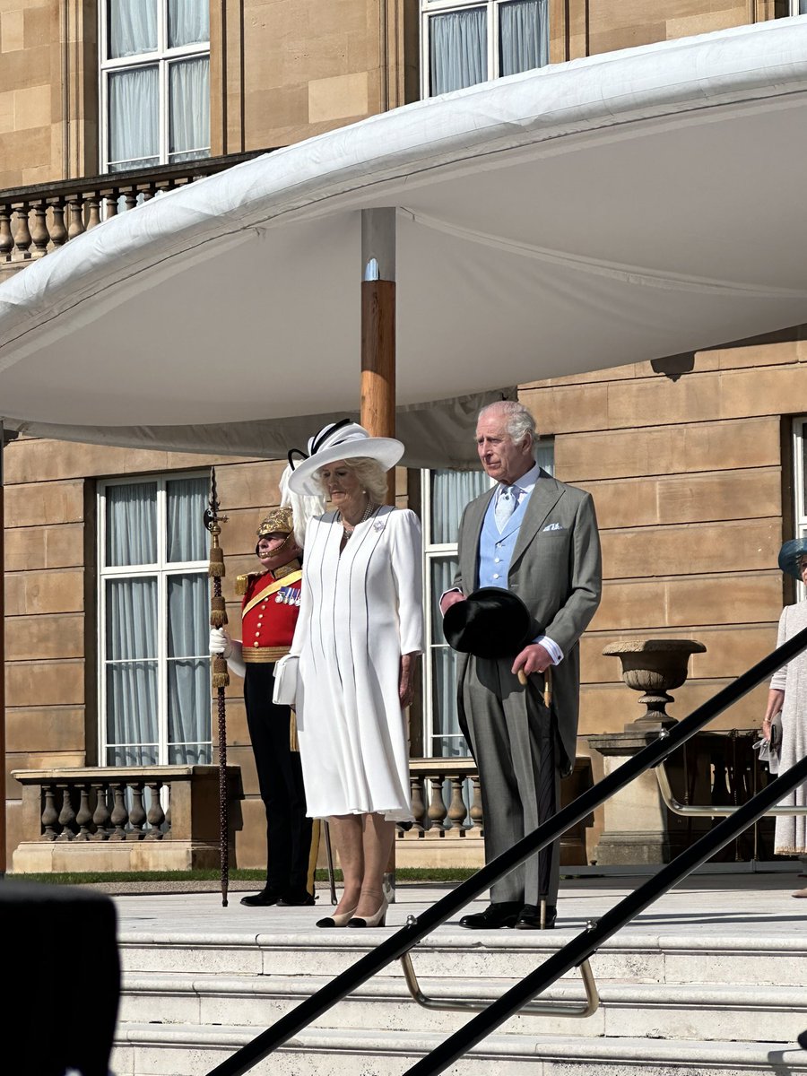 Jingstar's tweet photo. Beautiful day at the King’s Garden Party.

My dad approved of the tea and cakes! https://t.co/y4t1XpZbW7