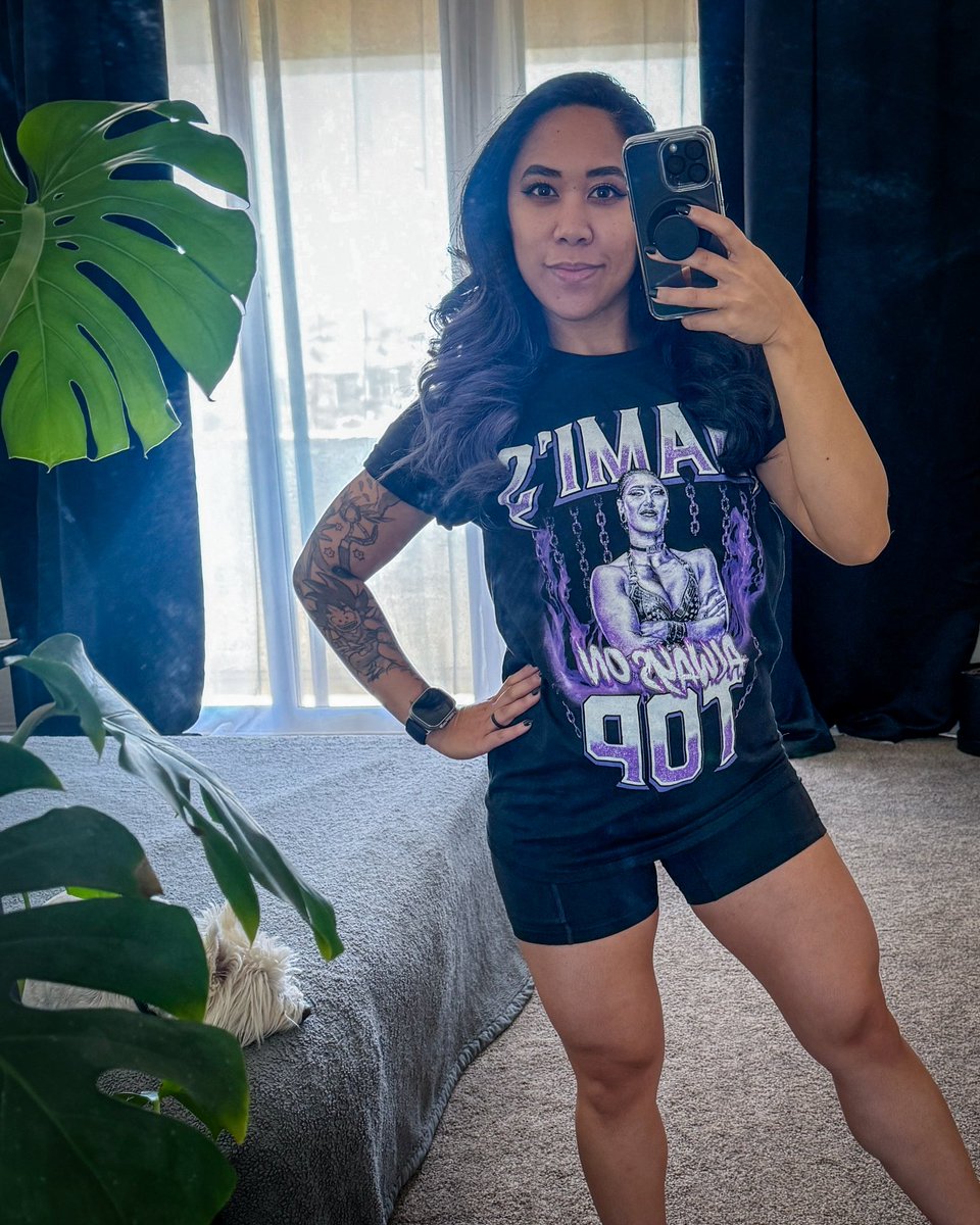 Leg mountains progress 🦵🏽🖤

Tysm, @xDee27_, for my first @WWE shirt ever and it’s @RheaRipley_WWE 🥹 

We’re opening more @official_throne birthday prezzies today on stream!