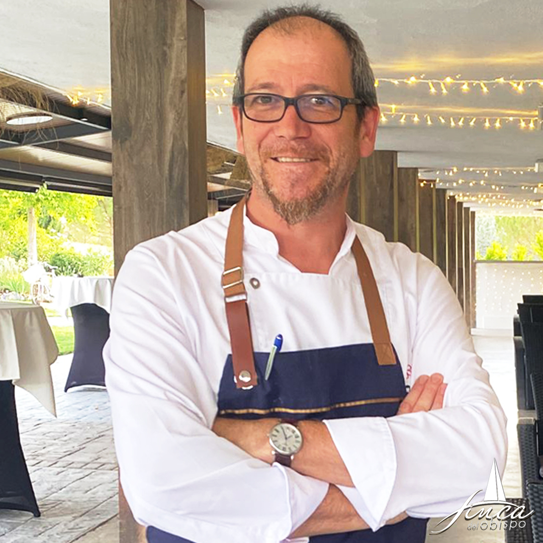 fincadelobispo's tweet photo. #EnriquePerez, nuestro chef del restaurante #eldoncel y #fincadelobispo, es el gran artífice de la experiencia gastronómica exclusiva y de alta calidad que puedes disfrutar y degustar en cada celebración de nuestra finca.
@eldoncel_ @guiarepsol @raizculinaria
#gastronomia https://t.co/5sjG0Znwmq