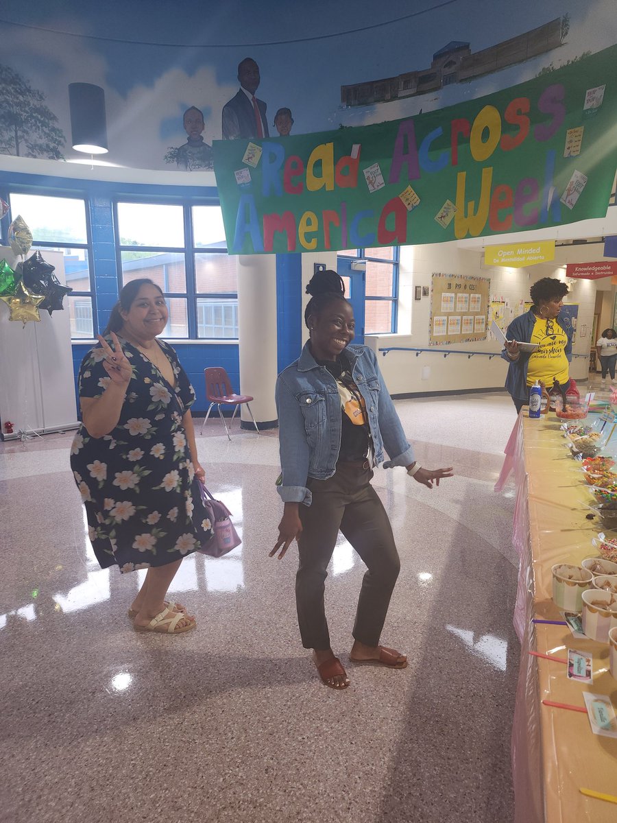The @APSCascadeES Sunshine Committee gave us a variety of ways to enjoy our ice cream in the Tiger's Den on Day 3 of Teacher Appreciation Week @didraut @ShellyGoodrum