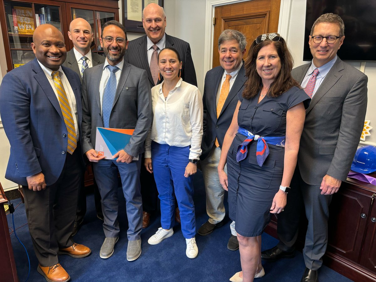 Great meeting with @GAManufacturers today to discuss the importance of a bipartisan FAA reauthorization to support our aviation workforce and industry. We’re working together for a stronger, cleaner future in aviation! 🛫