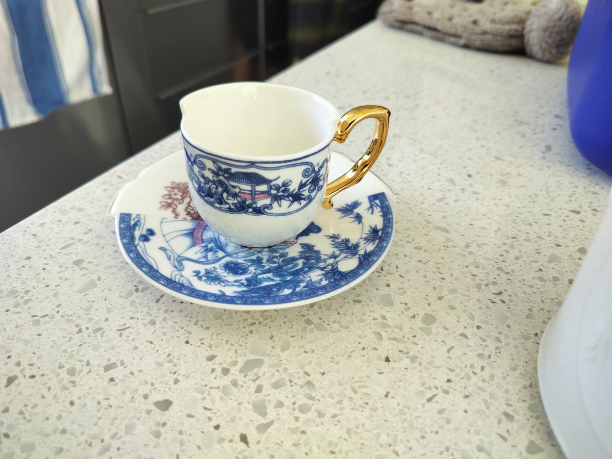 leafbox's tweet image. Post Handover Hong Kong Tea Set