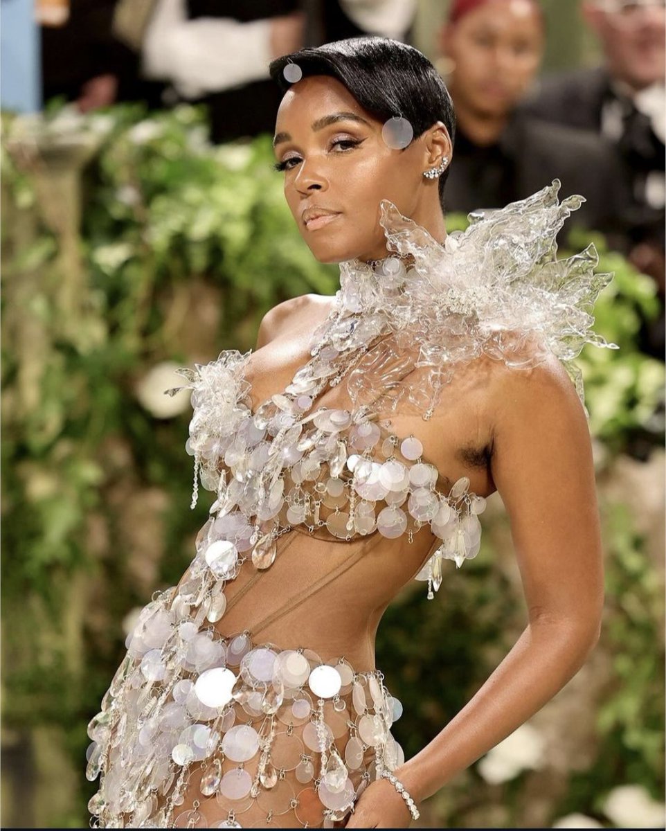 Musungaangelamd's tweet photo. After much deliberation, the plastics girlies are claiming this #MetGala lewk by royalty @JanelleMonae ... It's giving wound vac , telfa, a lil teggy dressing on snatched waist and we are obsessed 🩷 #Medtwitter #MetGala2024 https://t.co/y3cVhm9wM0