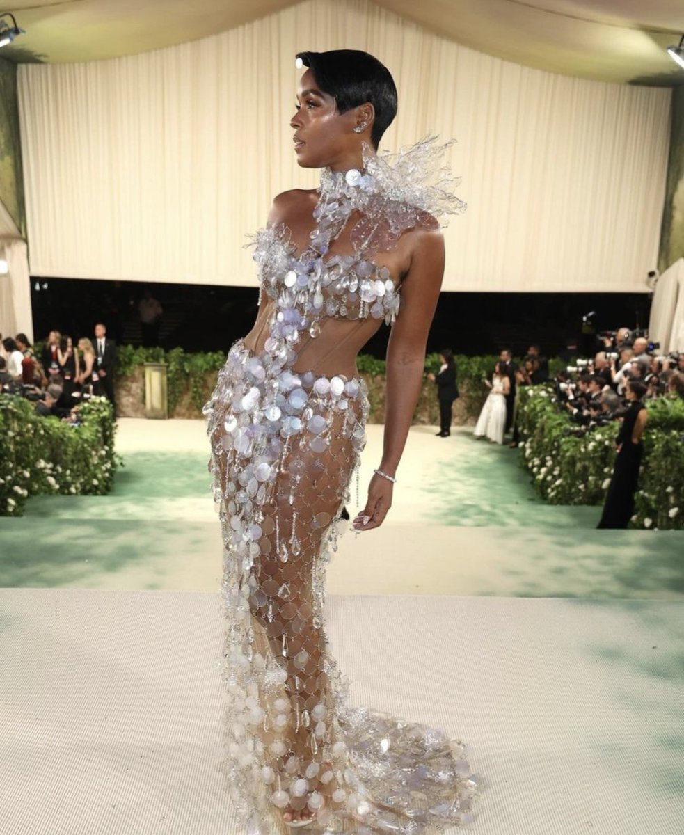 Musungaangelamd's tweet photo. After much deliberation, the plastics girlies are claiming this #MetGala lewk by royalty @JanelleMonae ... It's giving wound vac , telfa, a lil teggy dressing on snatched waist and we are obsessed 🩷 #Medtwitter #MetGala2024 https://t.co/y3cVhm9wM0
