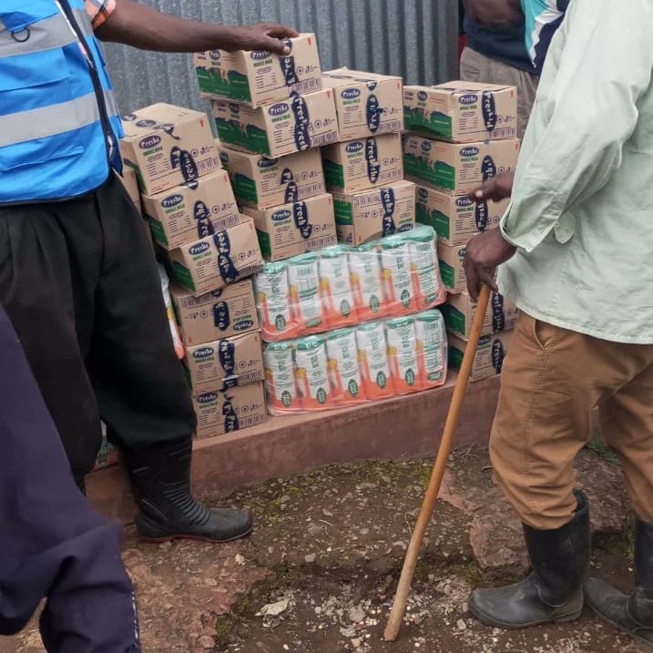 Today, our team joined other well wishers at AIC Ruiru church in condoling with the Mai Mahiu flood victims that saw loves lost and displaced many families. 
 The team delivered milk and flour and other essential items
#maaimahiufloods #floodsinkenya