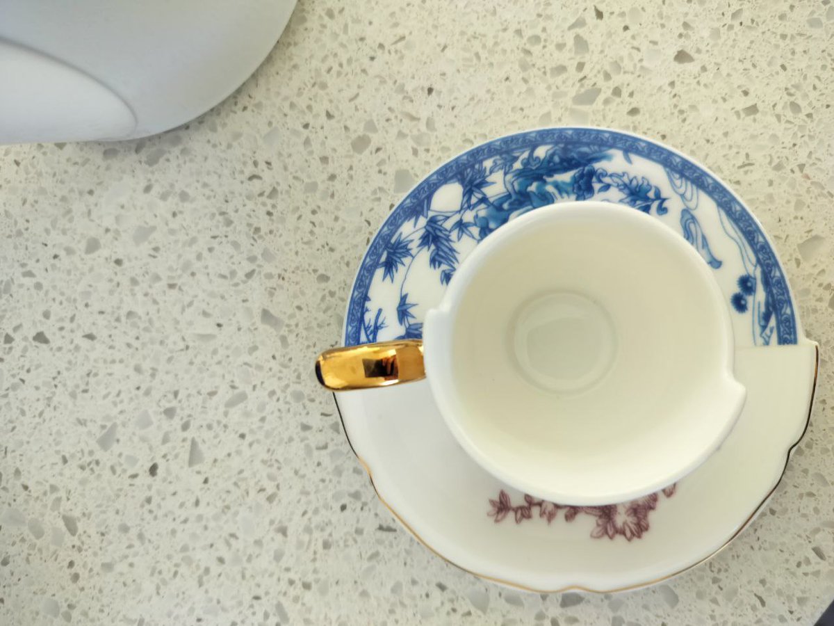 leafbox's tweet image. Post Handover Hong Kong Tea Set