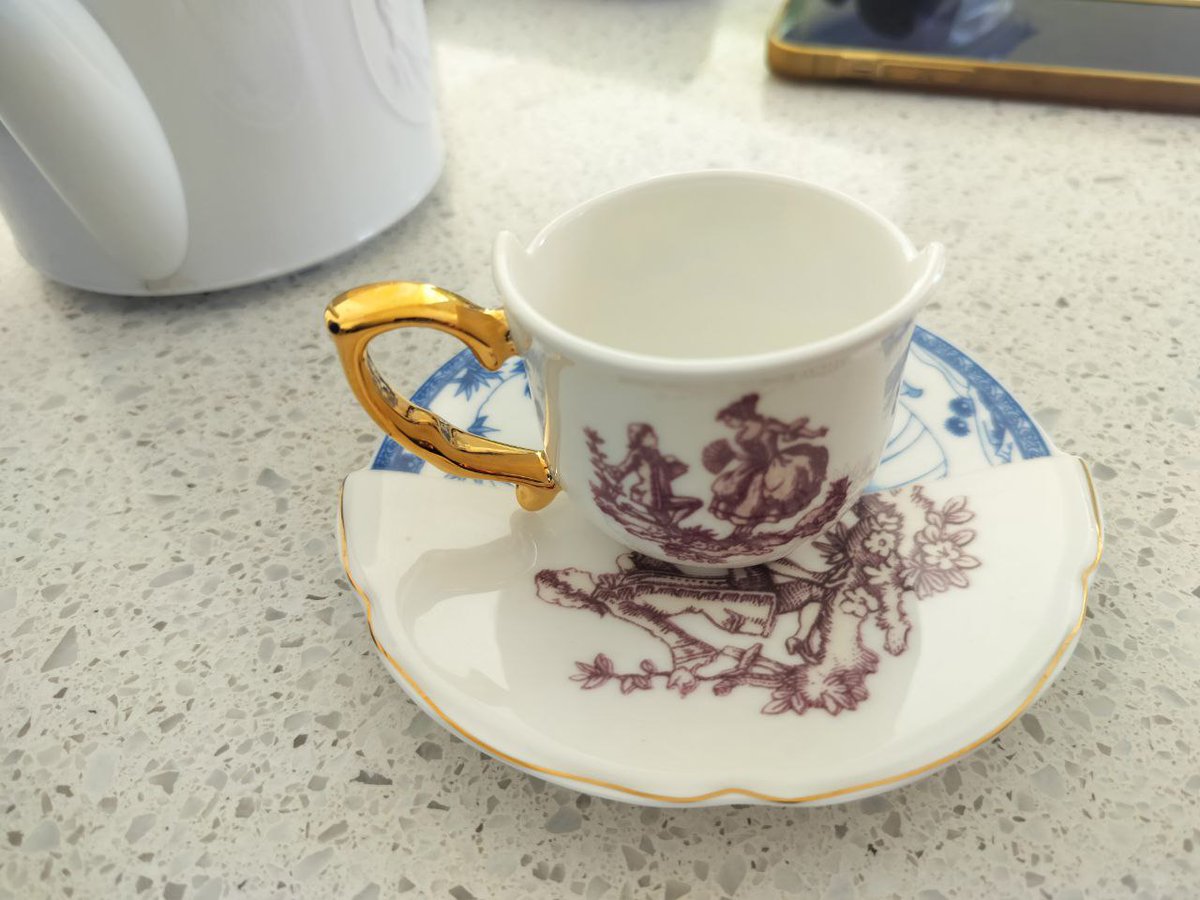 leafbox's tweet image. Post Handover Hong Kong Tea Set