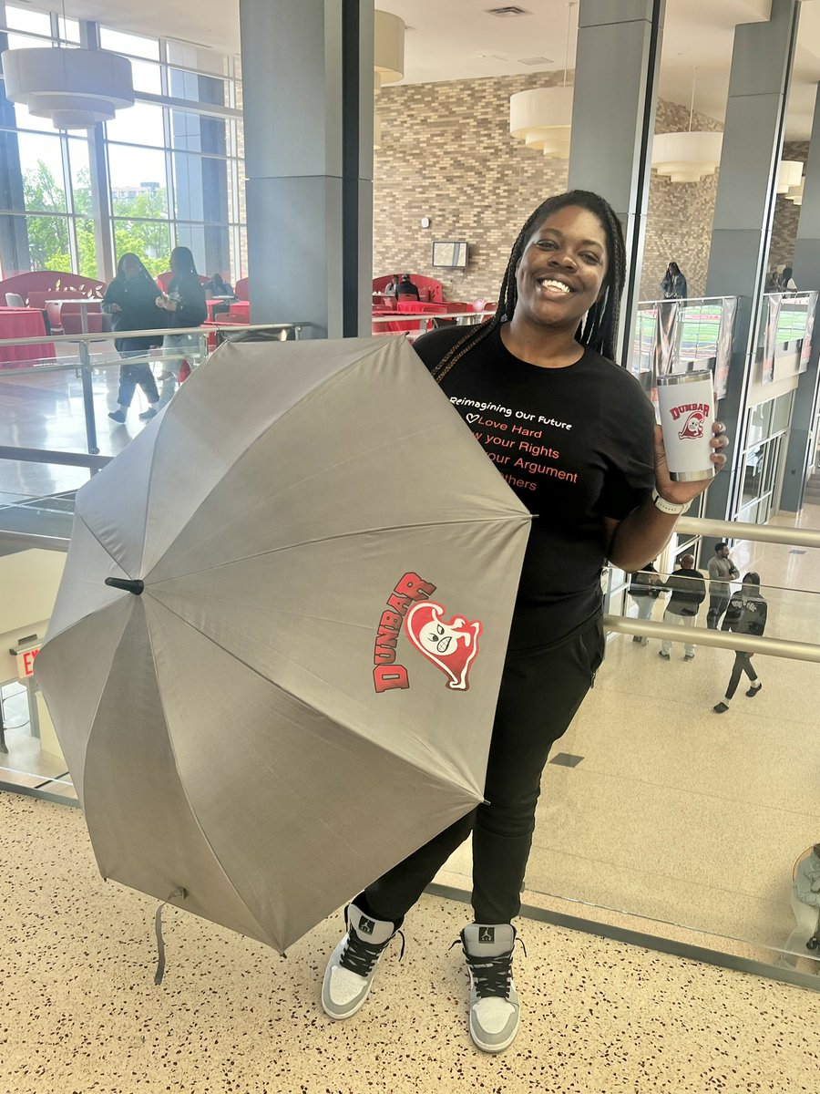 When the sun shines we’ll shine together, know that we’re still here together ☔️A symbolic gift to the heart of our building, happy #TeacherAppreciationWeek! #EverydayAtDunbar