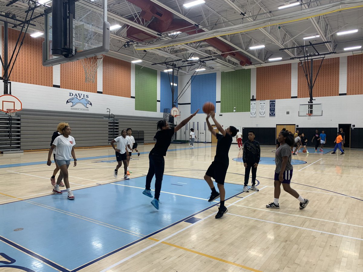 Davis Morning Basketball tweet media