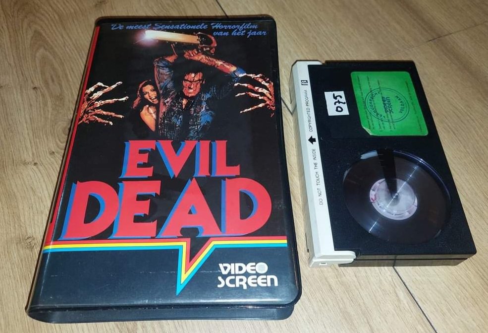 Betsy Baker, aka the iconic Linda from the original Evil Dead, was born on this day in 1955.

This is a BetaMax release of that movie.

#OnThisDayinHorror #HorrorHistory #Horror #HorrorMovies #80sHorror #TheEvilDead #EvilDead #Deadite #DeaditeLinda #BetaMax #PhysicalMedia