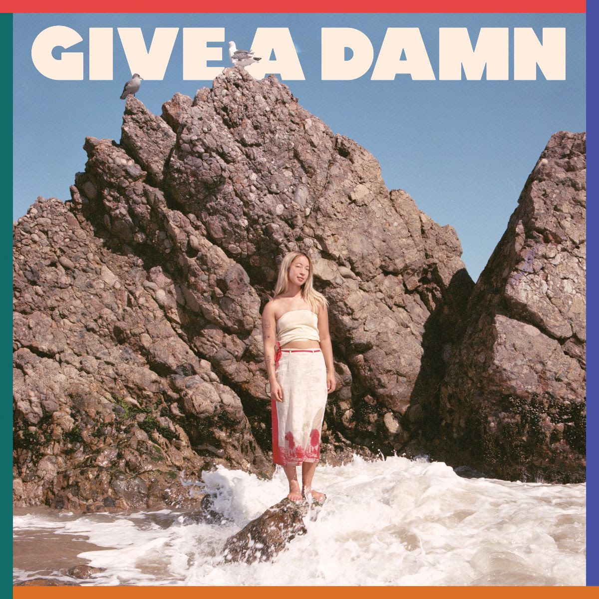 Vicky Farewell returns with her new album Give A Damn on May 10th via Mac's Record Label. Read Christopher Patterson's review northerntransmissions.com/vicky-farewell… #NewMusic2024