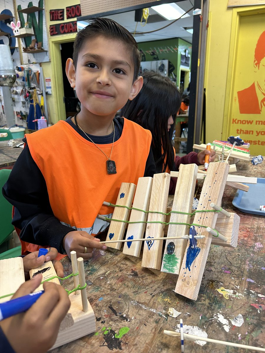 For the first week of May, Oak Avenue 1st graders explored the wonderful science of sound! 🎶 By playing with string telephones and building their own marimbas, these students learned about sound waves and pitch. Science rocks 🎸