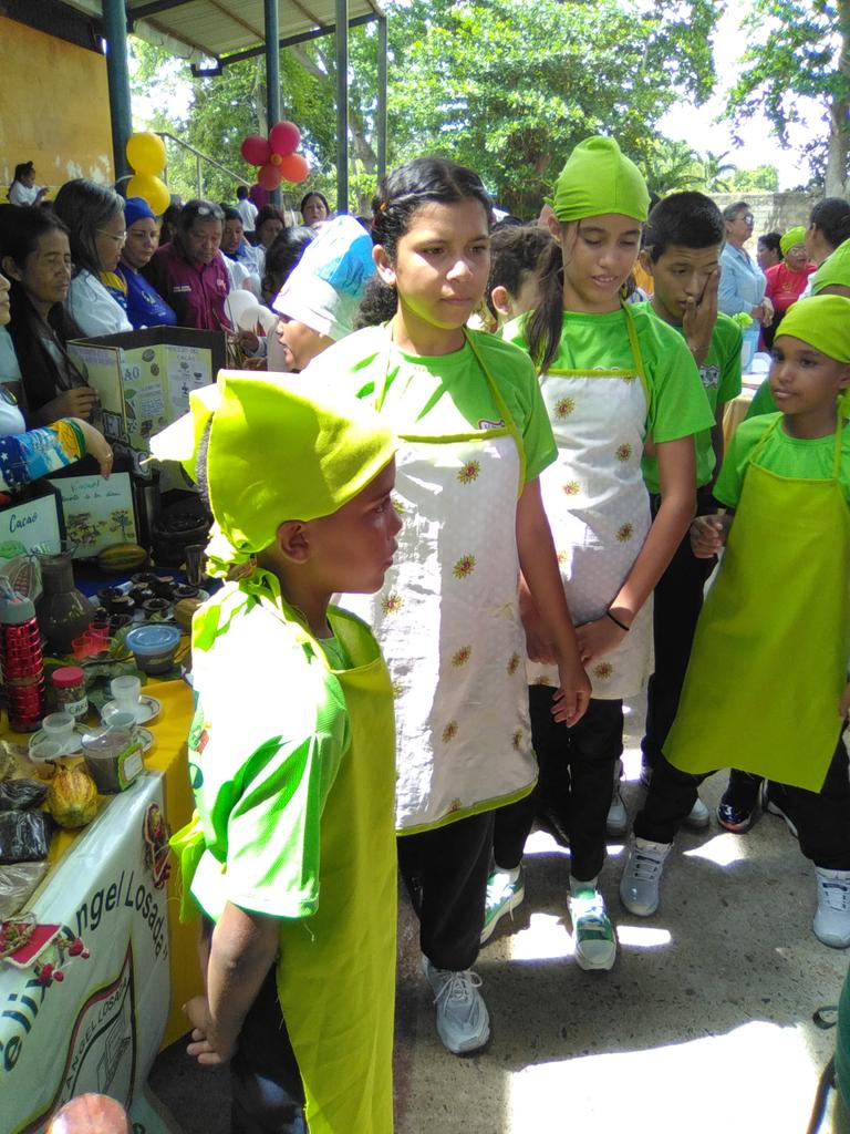 #NadieDetieneAlPuebloValiente #08May <a href="/NicolasMaduro/">Nicolás Maduro</a> <a href="/_LaAvanzadora/">Yelitze Santaella</a> @MPPEDUCACION <a href="/dgcpatrimonio/">dgcpatrimonio/turismo</a> con éxito la EXPOFERIA TURÍSTICA y GASTRONÓMICA en su Fase Estadal con <a href="/estabacarolina1/">Carolina Estaba</a> directora del <a href="/ActualZe/">CDCE ESTADAL MONAGAS</a> <a href="/ogledar/">Richard Delgado</a>