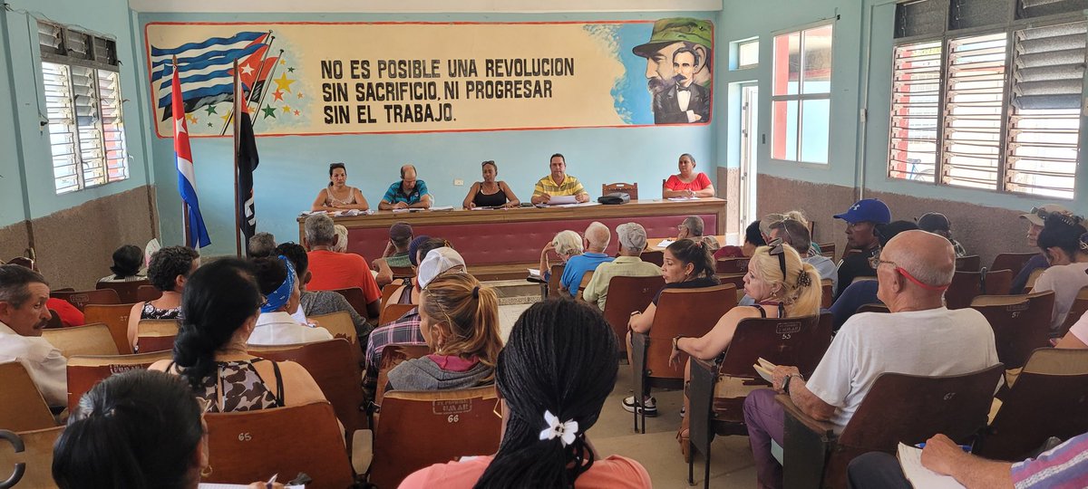 Desarrollo de la reunió de Secretarios Generales de Núcleo del Partido Comunista de Cuba en Guáimaro. #PorCamagüeyTodo #CubaViveYVence @DaniaS26846 @OsoriaOsorio @PedroNuez614048 @GlendyD69095