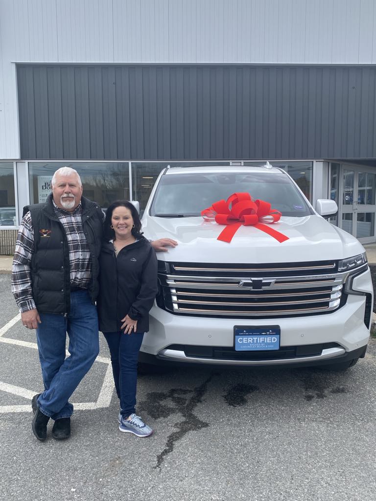 A beautiful 2023 Certified Chevy Tahoe for these happy customers 🎉Thank you for choosing our Pre-Owned Super Center in Westbrook! 🤝

#chevy #tahoe #happycustomers #billdodgedifference #luxurysuv