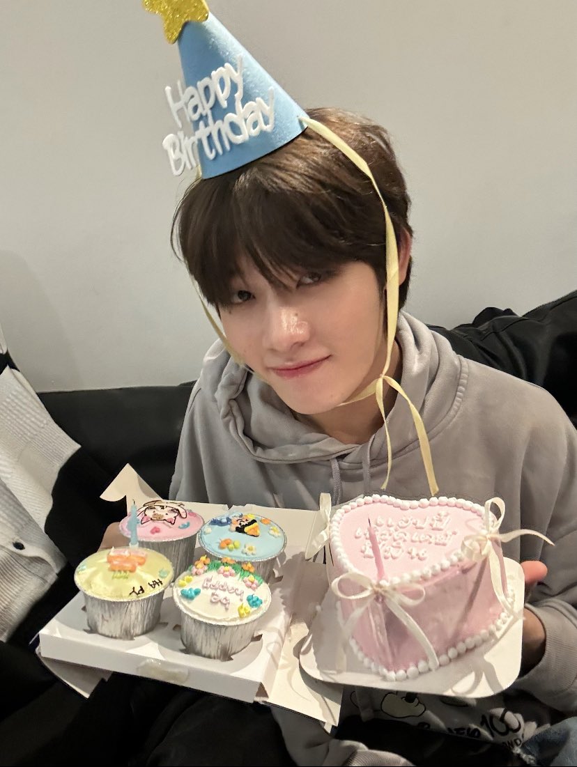 DICE_SONRAY's tweet photo. #HappyMINthanakritDay 🎂🤍
@mintnk_ 🙀

#MINthanakrit
#DICE_SONRAY
#BUSbecauseofyouishine
#SONRAYMUSIC https://t.co/JeQfXl9pjB