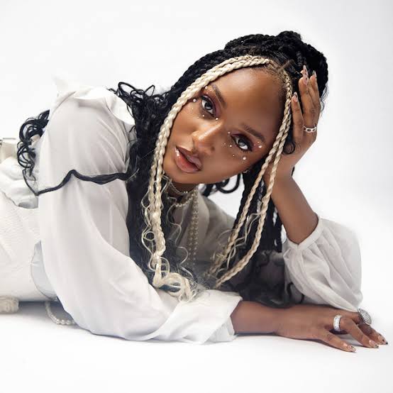 thescooveafrica's tweet image. This Ayra Starr and Seyi Vibez collab drops this Friday! 💥💥
#TYIT21 #AyraStarr #BadVibes