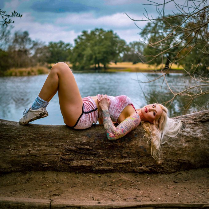 My whole life I was too scared to do any photoshoots because I thought I would hate how I looked in the<a href="/tag/mondaymotivation"class="tags"><span>#mondaymotivation</span></a>