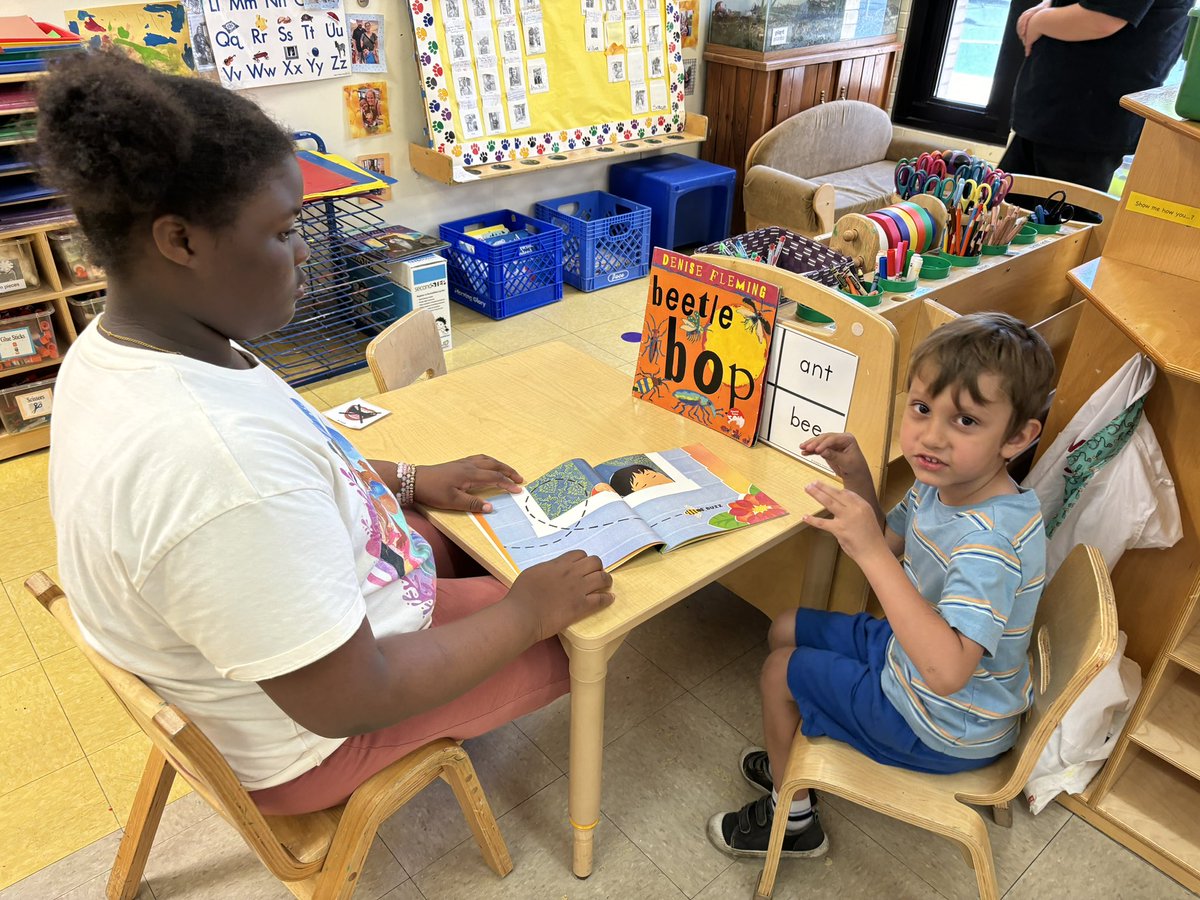 JillPTEACHER's tweet photo. Afternoon 5th grade helpers. Reading is more fun with a big kid. #pkp #longfellowbears #myd97 https://t.co/XaE57ILpge