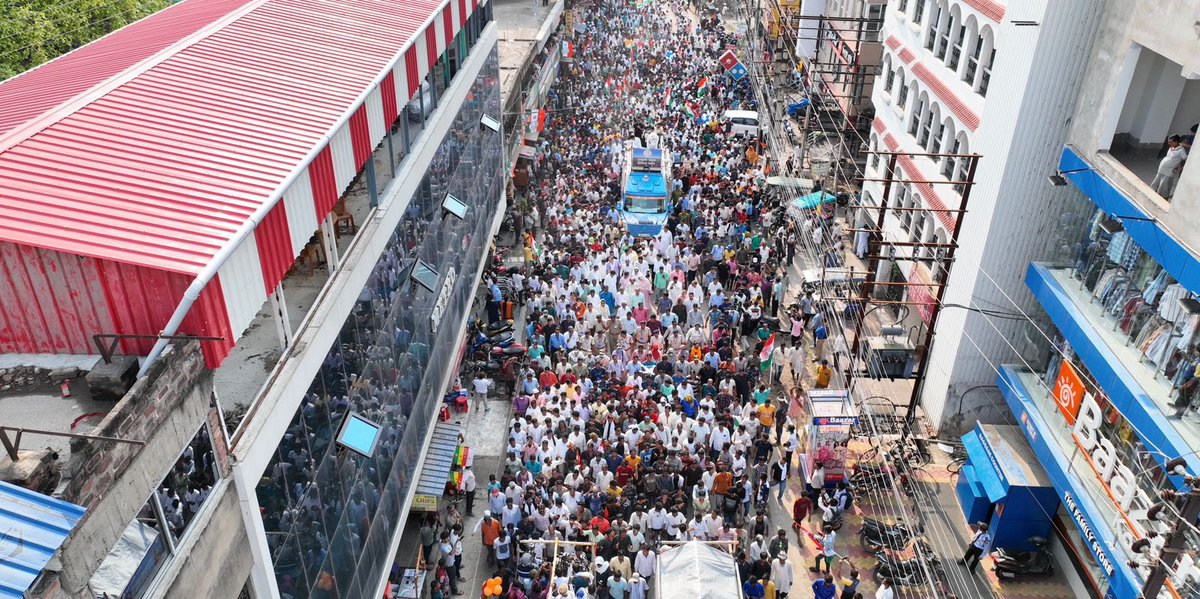 Exciting! That's the only word to describe the atmosphere in Baharampur when Shri @abhishekaitc joined us. Despite the scorching heat, the overwhelming support poured in. I'm grateful for this affection and promise to always prioritise the welfare of our people.