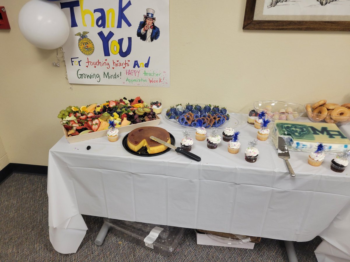 LiviaLivengood's tweet photo. Thank you, Chile Rojo, for yesterday's delicious lunch and thank you, Maria Sierra, for Mondays snacks and today's incredible desserts spread (with Subway)! https://t.co/AxWRI5hxZV