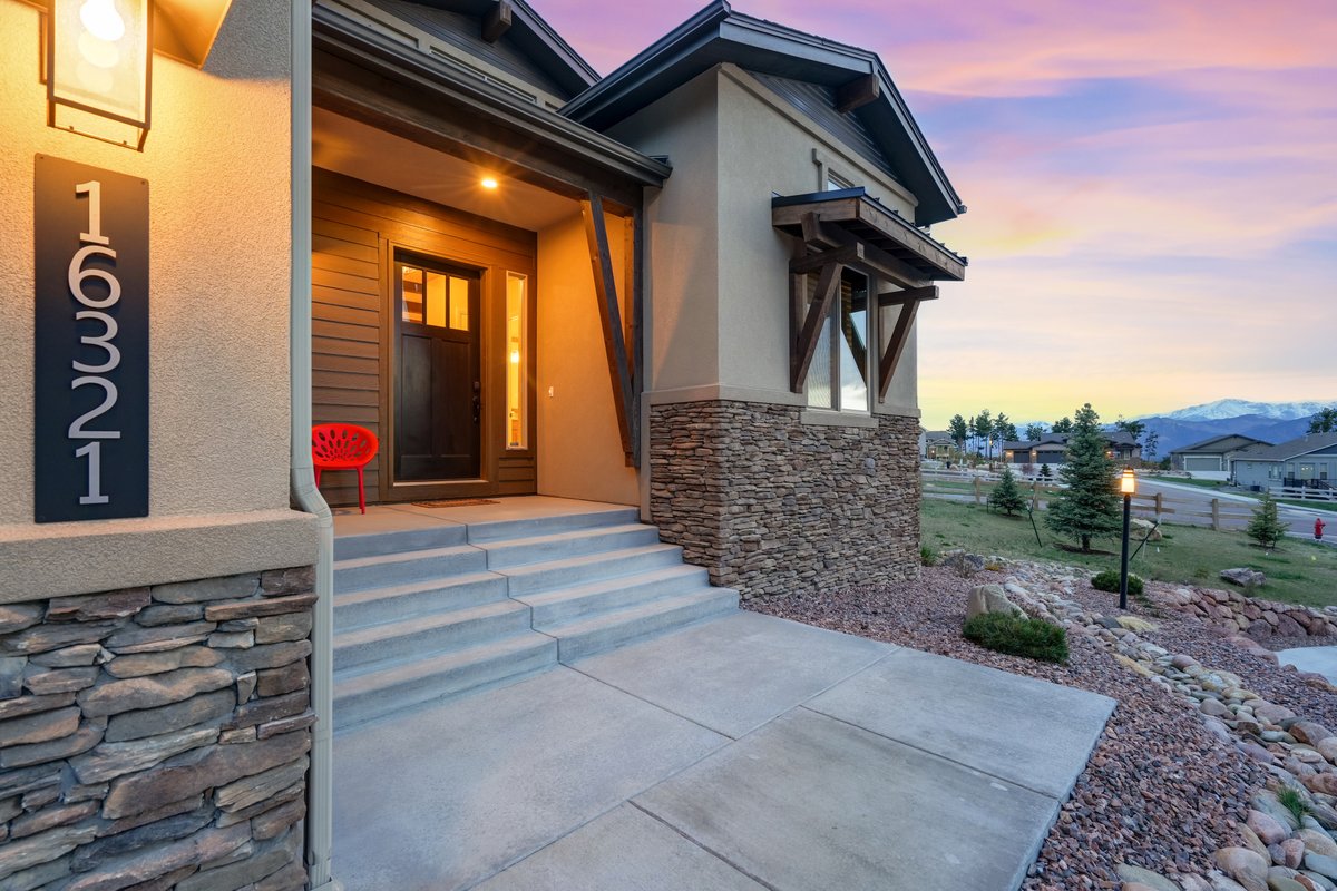 FeD_Media_Co's tweet photo. Twilight/Sunset shoots are just — better. Not always a 100% sure thing in Colorado, but when they deliver, they deliver …

https://t.co/mCPATq18DA

#coloradospringsrealestate #coloradorealestate #RealEstate https://t.co/rntT8EMSGq