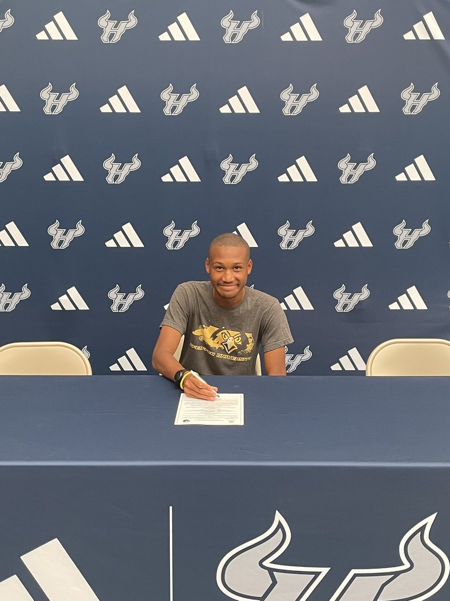 hrhsbulls's tweet photo. Congratulations to Alim Coleman on continuing his academic and athletic career at Pfeiffer University 🤘🏼#nextlevelBull @HRHSBoosters https://t.co/OwnwrSUI7C