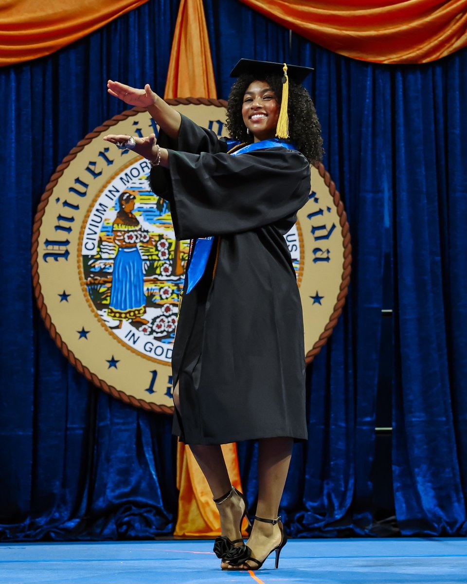 She's a cum laude grad! 👩🏽‍🎓

𝗕𝗿𝗶 𝗘𝗱𝘄𝗮𝗿𝗱𝘀
🐊🤸🏽‍♀️🎓 Psychology

#GoGators | 🐊🤸‍♀️ | #UFgrad