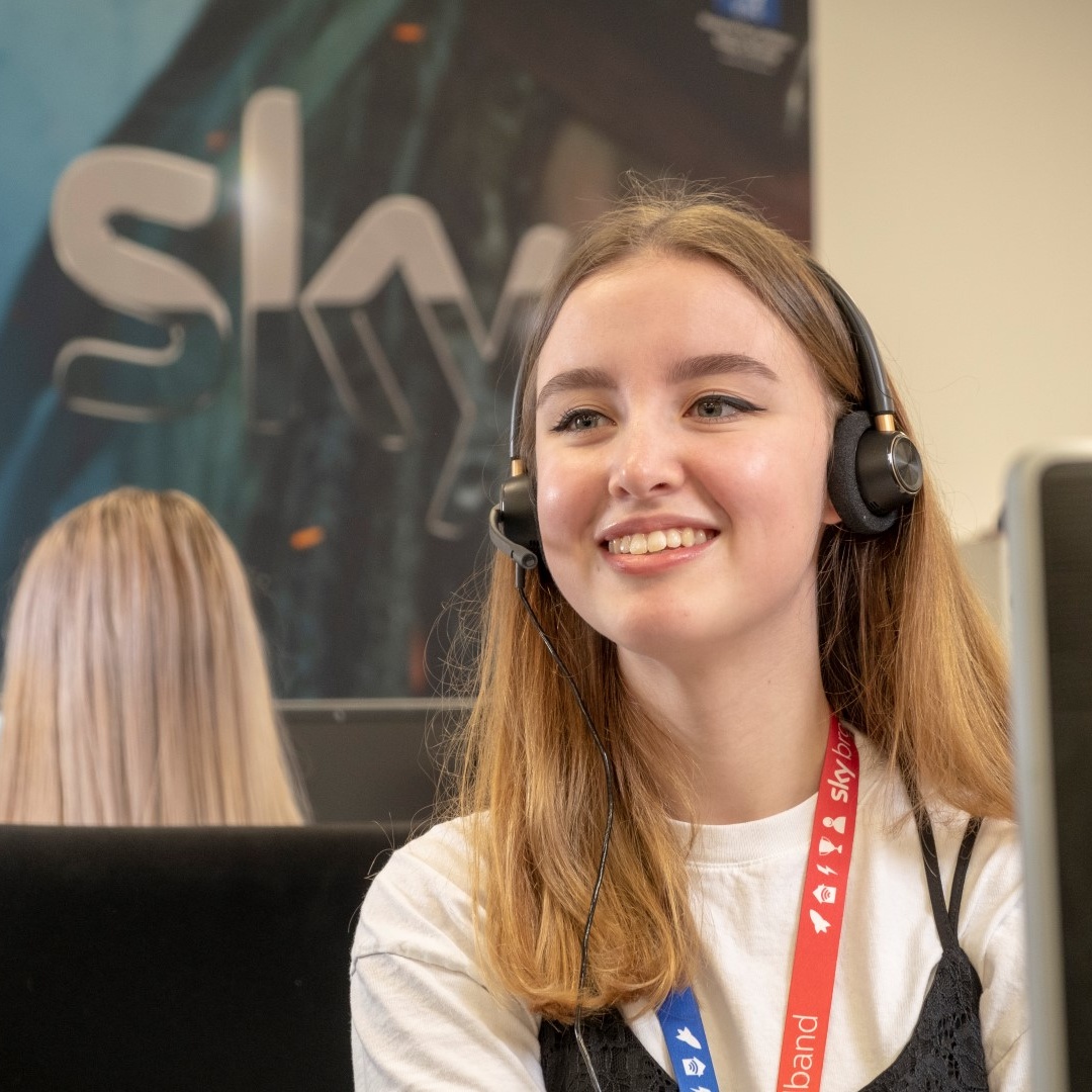 🌟 Customer Service #Apprenticeship with Sky in #Dunfermline, #Fife #Scotland! 🌟

👉Resolve issues, answer queries, work towards targets. 
👉Gain qualification, and deliver exceptional service! 
👉Full support and flexible shifts. 

📱Apply now👇
vist.ly/36hhk