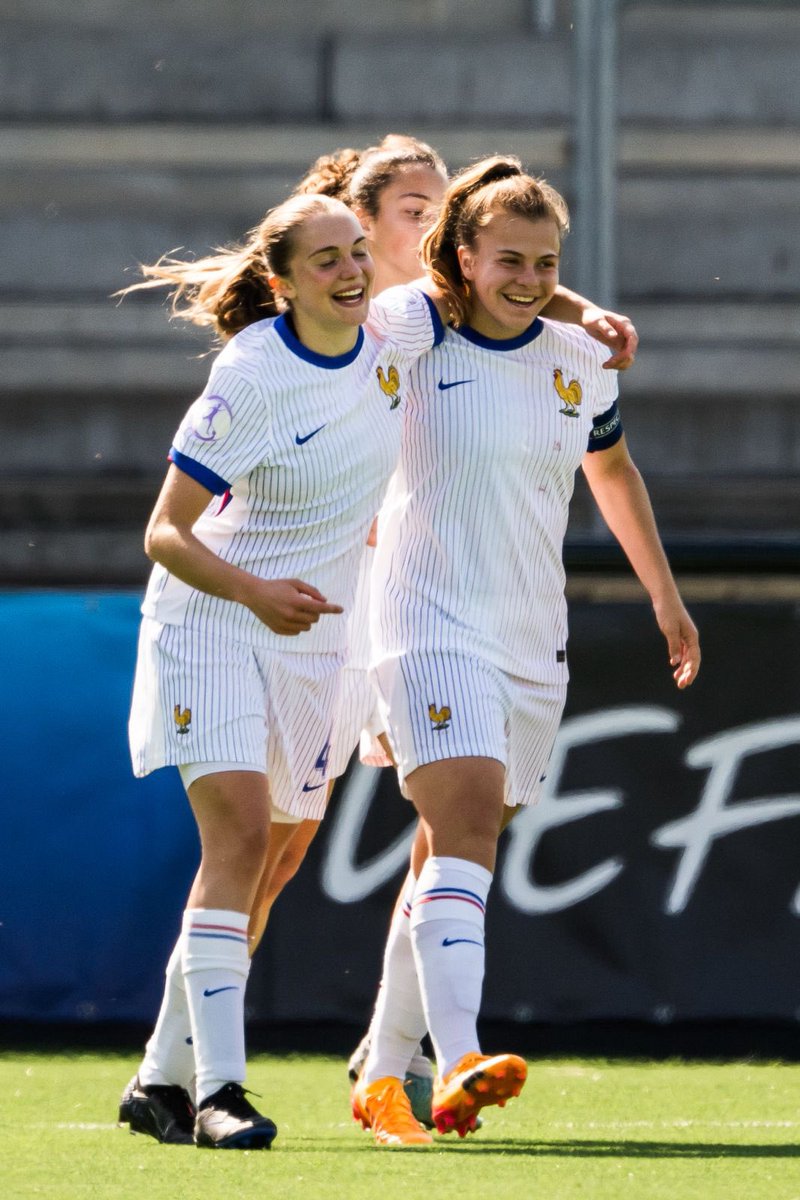 Les Bleuettes, seules en tête de leur groupe 👏 Deuxième match de la phase de poules, et deuxième victoire pour les U17 féminines qui s’imposent brillamment 8-0 face à la Norvège 🇳🇴 💪