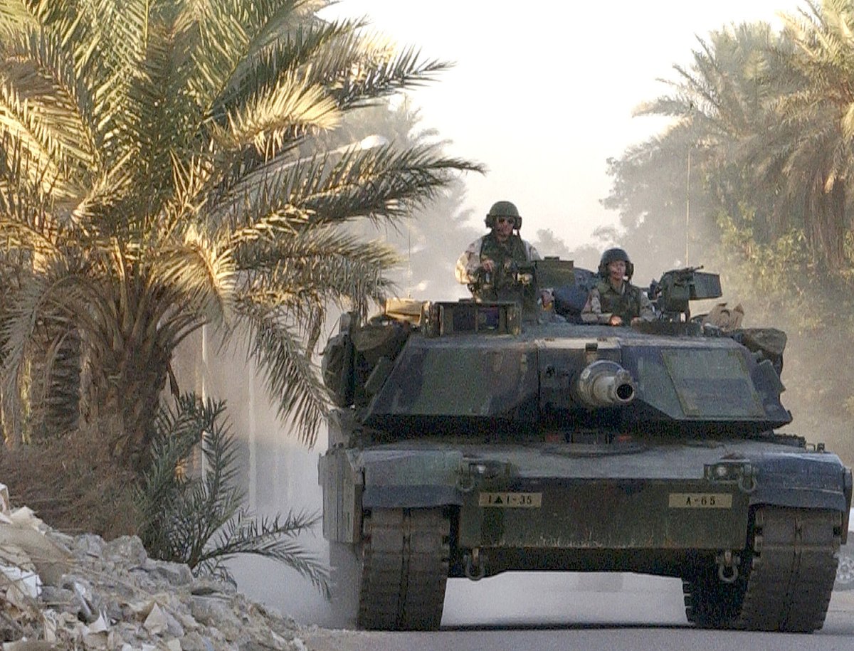 A #USArmy M1A1 Abrams of the 1st Armored Division, in Baghdad, Iraq, on November 5, 2003