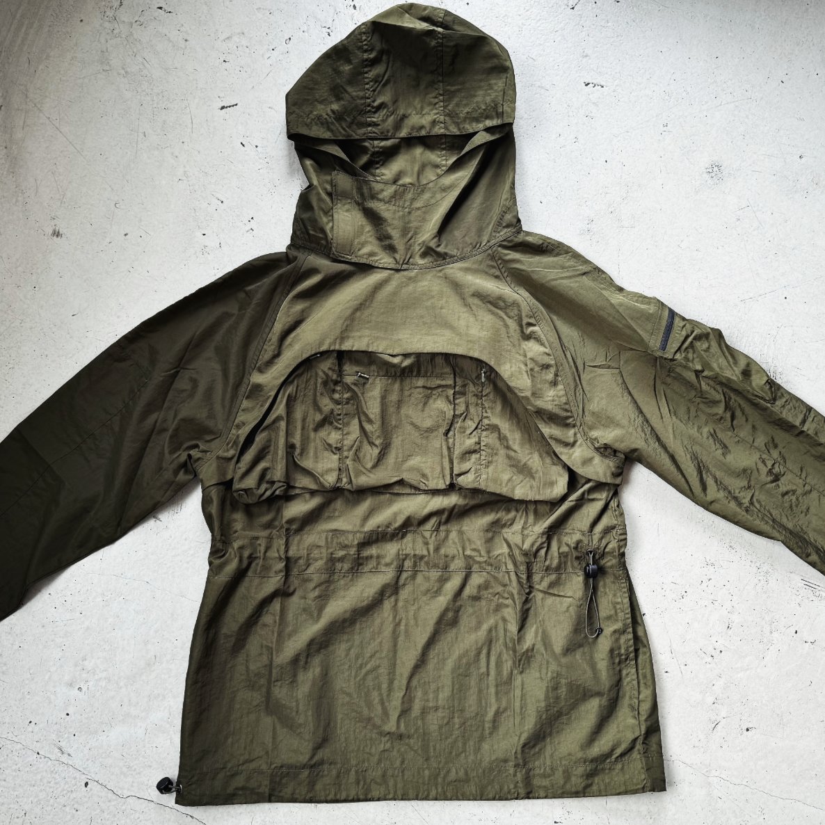 Module-R in olive water-resistant corrugated nylon. Contact: info@hawkwoodmercantile.com #hawkwoodmercantile #hawkwood #smocks #smock #jackets #jacket #coats #coat #modularclothing #menswear #outerwear