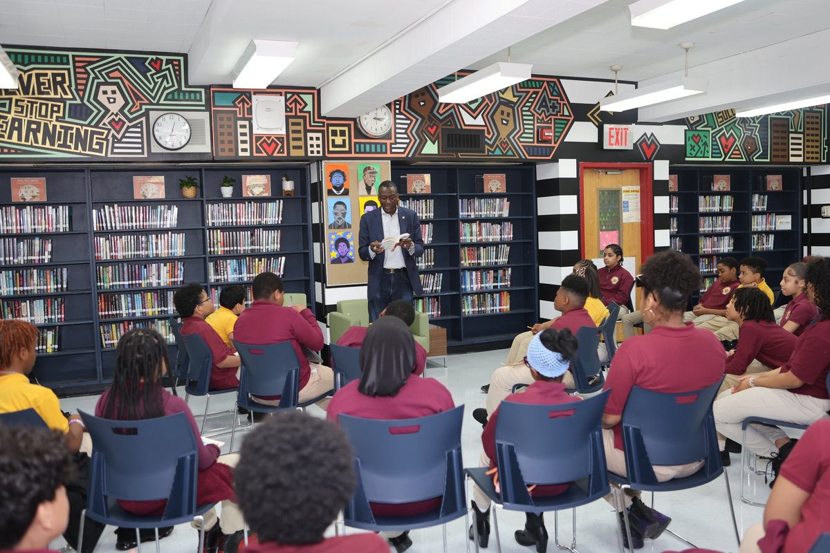Last week, we parked the #BlackStudiesBookmobile at PS 200 - The James McCune Smith School in Harlem for a day of education and inspiration. Special guest Councilman @dr_yusefsalaam joined us at the school to read selections from his powerful best-selling book, 'Punching the Air'
