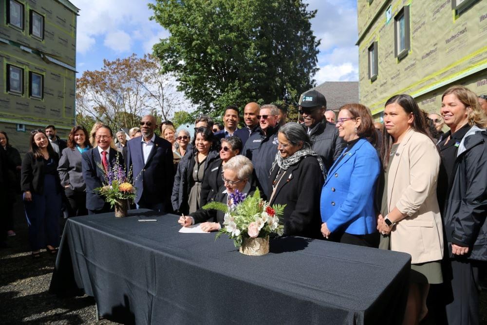 This week I joined Governor Tina Kotek, legislative leaders, and municipal leaders from across Oregon to celebrate the signing of 4 bills to advance housing production and the state’s homelessness response.
