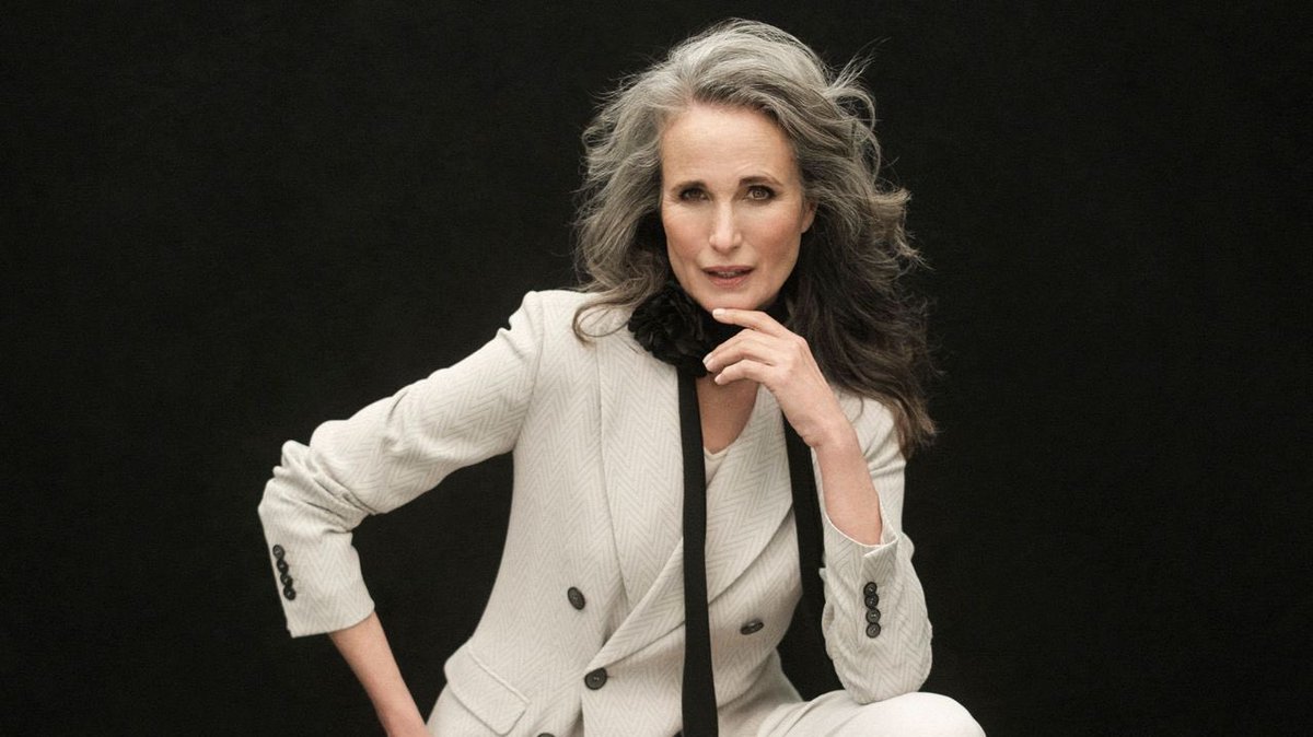 Taylor Lautner, Sarah Hyland, Brenton Thwaites and Andie MacDowell to star in rom-com ‘THE TOKEN GROOMSMAN.’

It follows career-focused Scott (Lautner) who finds himself invited to be a groomsman at an elite wedding. The only problem is he doesn’t remember who the groom is.