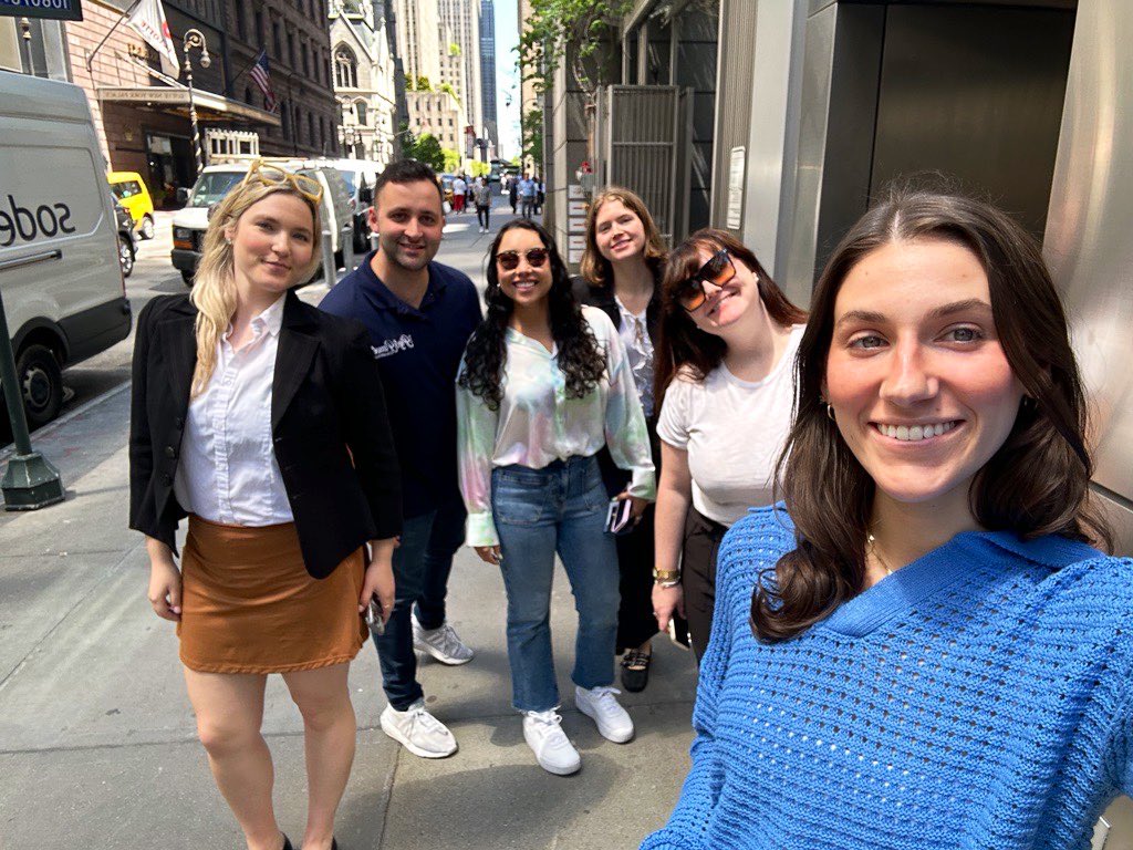 NicoleDas05's tweet photo. There’s nothing better than springtime in the city! We’re soaking up the sunshine and getting our steps in☀️

#PANstepschallenge @PANcomm https://t.co/g423cpqTQb